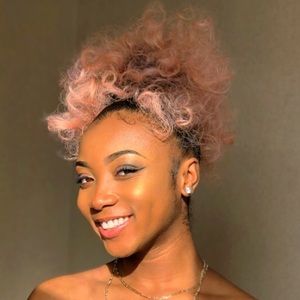 Meet your Posher, Jakayla